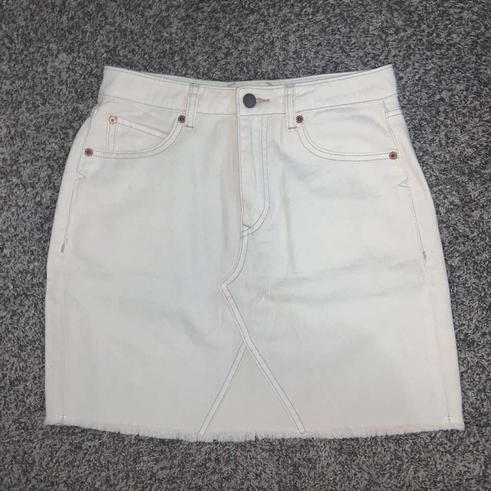 New White Volcom High waisted skirt.
